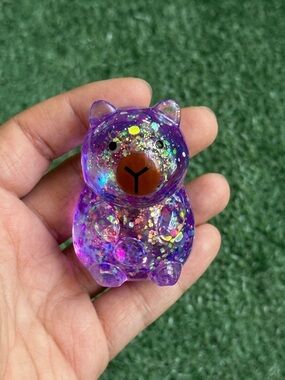 Purple capybara squishy with glitter !!